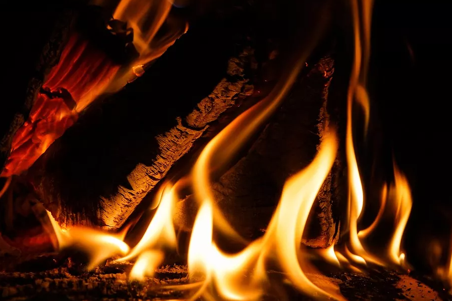 Holz in Flammen